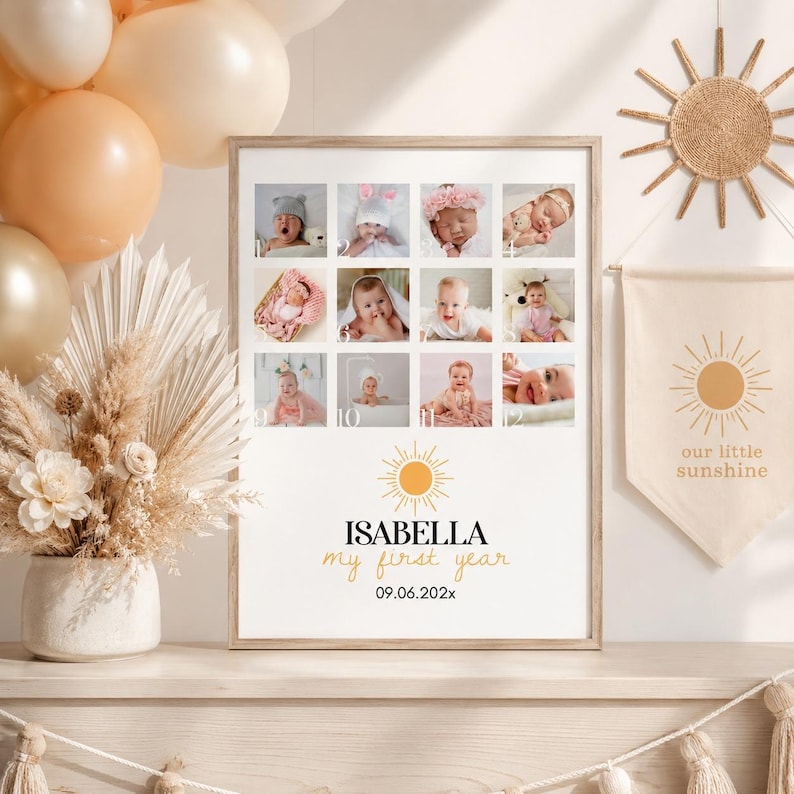 Puede incluir: Un p&oacute;ster rectangular con doce espacios cuadrados para fotos numerados del uno al doce, que muestran retratos de beb&eacute;s. Debajo de las fotos, un icono de sol amarillo se sit&uacute;a sobre el texto ISABELLA, my first year, y la fecha 09.06.202x.