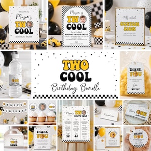 Puede incluir: Un paquete de fiesta de cumpleaños Two Cool que incluye una colección de decoraciones imprimibles como carteles, etiquetas para botellas de agua, etiquetas de regalo, adornos para cupcakes y pósteres, con un patrón de cuadros blanco y negro.