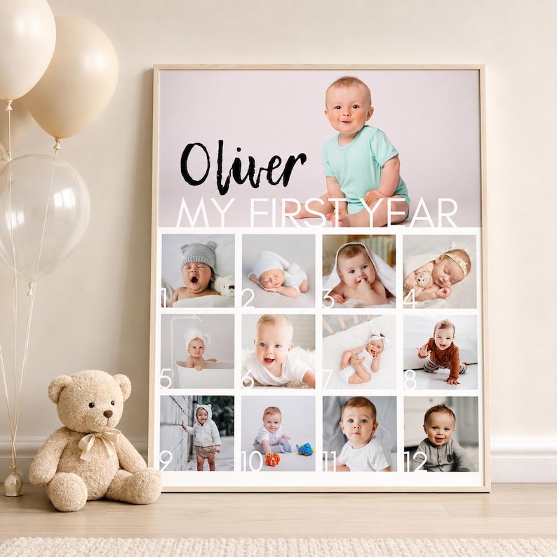Pu&ograve; includere: Un poster rettangolare con collage di foto intitolato Oliver MY FIRST YEAR che presenta dodici fotografie individuali di un bambino in diverse fasi di sviluppo, disposte in una griglia con i numeri da uno a dodici che segnano ogni traguardo.