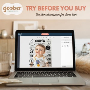 Pode incluir: Uma tela de laptop exibindo um modelo de p&ocirc;ster de marcos do beb&ecirc; personaliz&aacute;vel com o nome Andrew, uma foto de um beb&ecirc; e gr&aacute;ficos com tema espacial, incluindo um foguete e planetas, com texto detalhando as conquistas do primeiro ano.