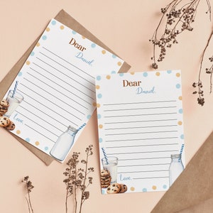 Op de afbeelding: Twee bedrukbare briefpapier-notitiekaarten met een blauw en oranje stippenpatroon. De kaarten tonen een melkfles en koekjes met de tekst "Beste Daniel." en "Liefde."