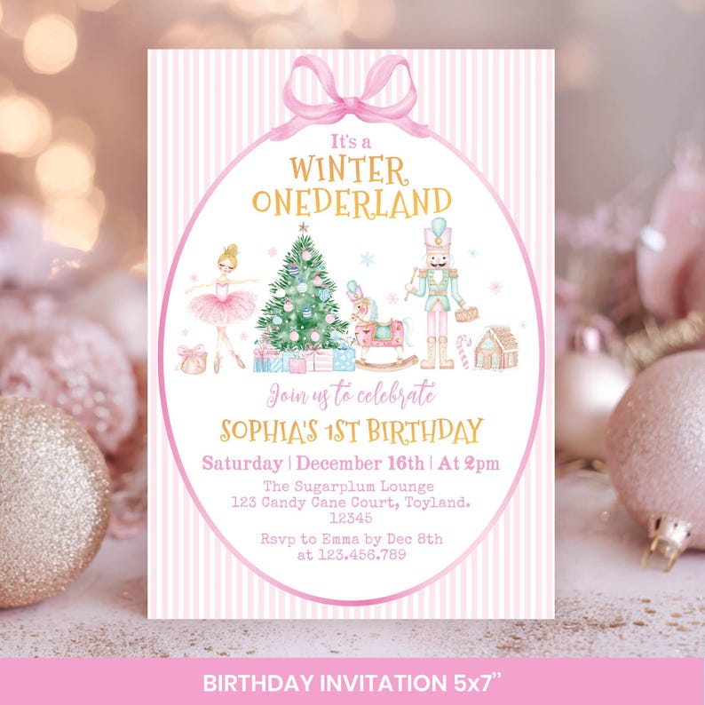 Puede incluir: Invitaci&oacute;n de cumplea&ntilde;os rosa y blanca con tema Winter Onederland. Presenta una bailarina, &aacute;rbol de Navidad, cascanueces y caballito balanc&iacute;n. El texto incluye "Sophia's 1st Birthday". Mide 12,7 x 17,8 cm.