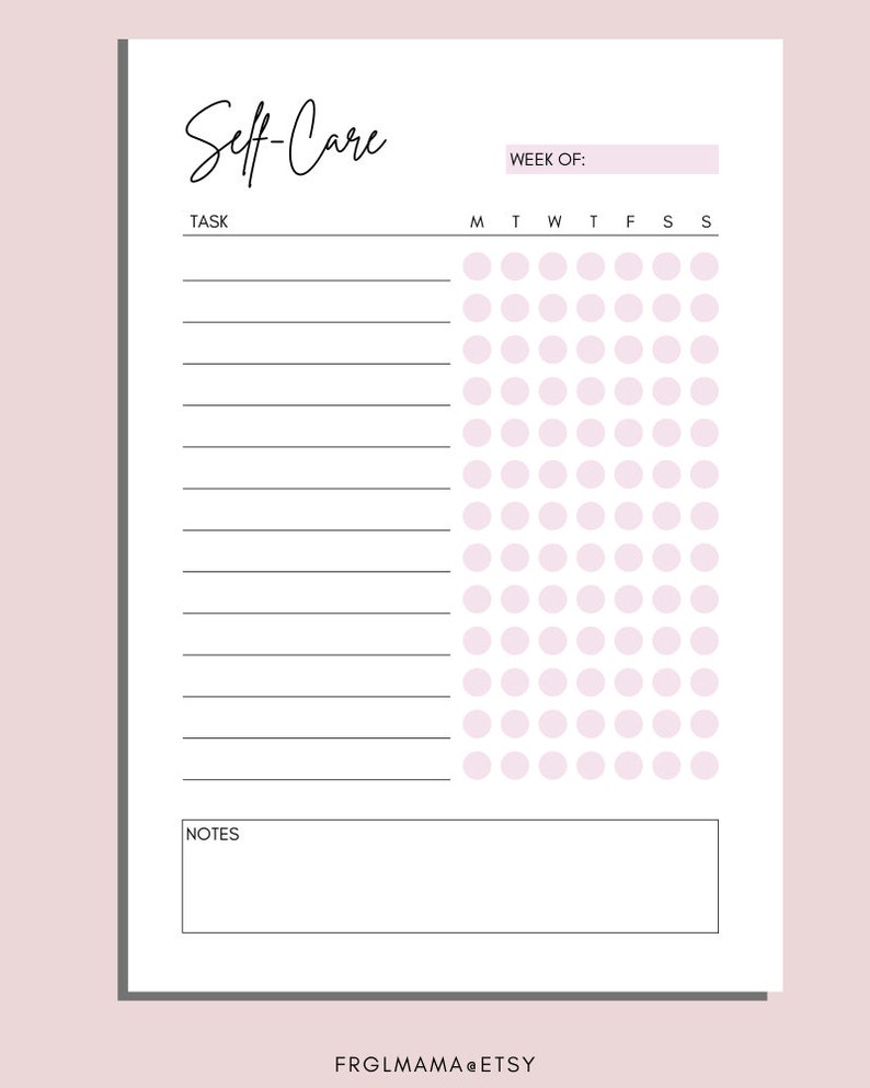 Puede incluir: Planificador de autocuidado imprimible con una cuadr&iacute;cula de calendario semanal y una secci&oacute;n para tareas y notas. La cuadr&iacute;cula del calendario tiene 7 columnas para cada d&iacute;a de la semana y 7 filas de c&iacute;rculos para realizar un seguimiento de las actividades diarias.