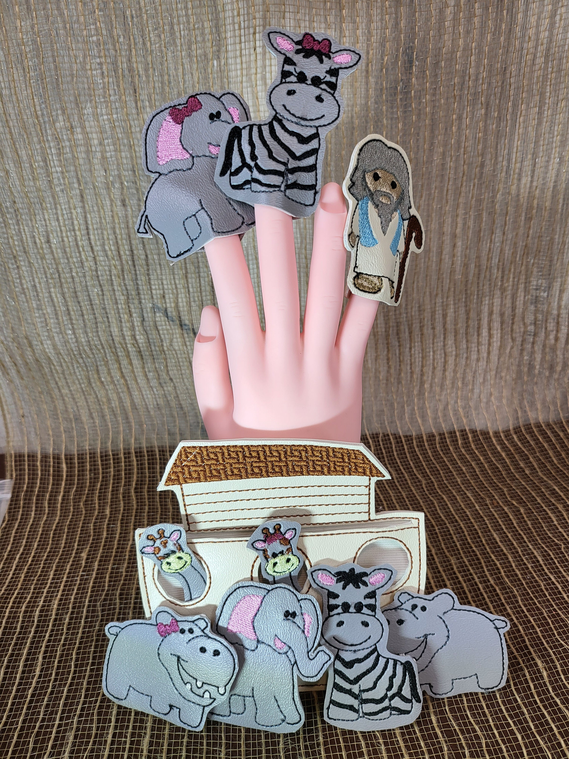 Noah's Ark Finger Puppets - Christian Finger Puppet Play - Noah's Ark ...