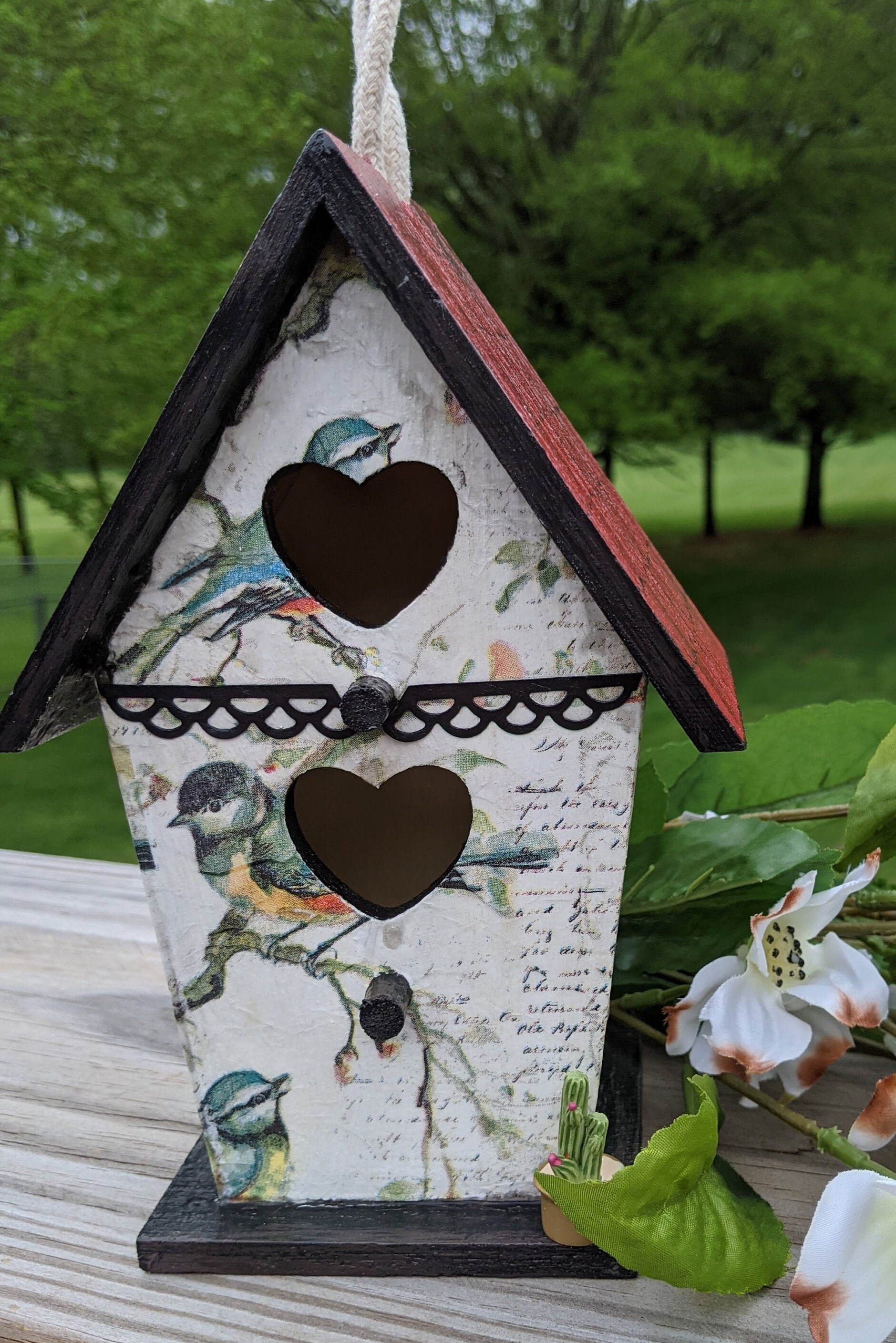 Decoupage Birdhouse with cute Chickadees two opening in the Etsy.de