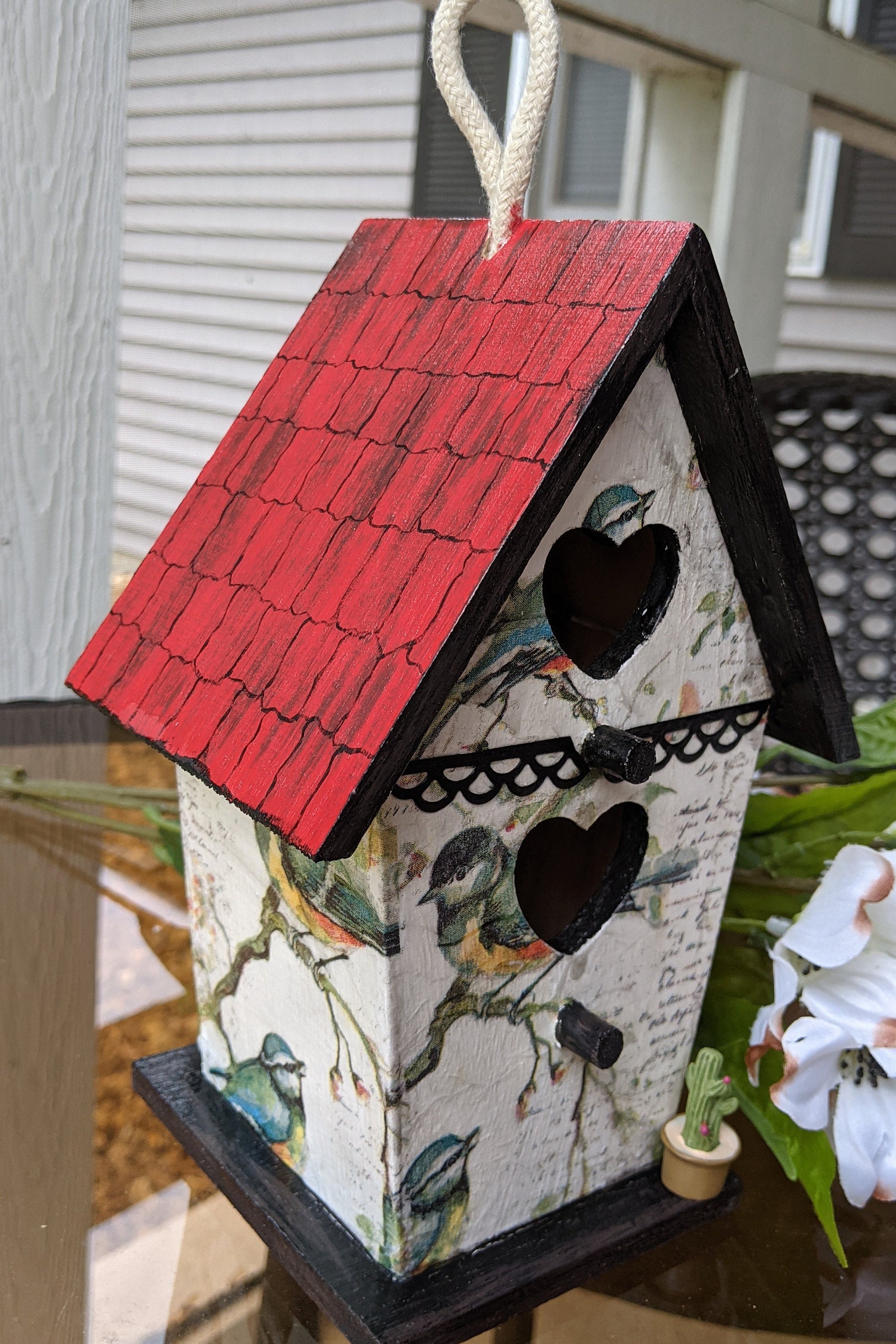 Decoupage Birdhouse with cute Chickadees two opening in the Etsy.de