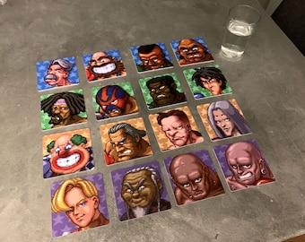 Könnte beinhalten: Ein Set mit 15 quadratischen Untersetzern mit bunten, pixelartigen Porträts verschiedener Charaktere. Die Untersetzer sind aus strapazierfähigem Material gefertigt und schützen Ihre Möbel perfekt vor Flecken und Kratzern.
