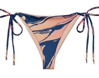 Braguita de bikini de tiras recicladas color arena dorada con efecto mármol, solo la parte inferior.