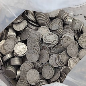 Twenty no date coin buffalo nickel lot , no dates to partial dates, a few coins with mint marks too! Great gift, coin collecting or crafting