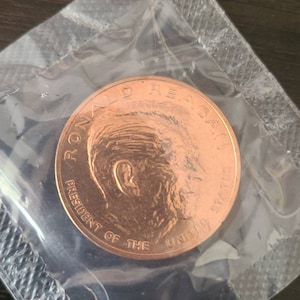 Vintage Presidential Bronze Mint Medallions: Collectible US Coins in Original Cellophane