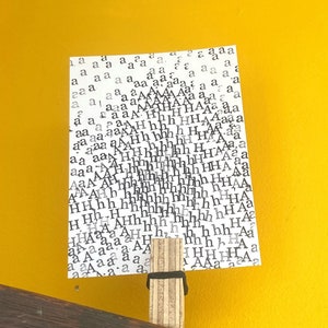 BW A6 Carte Postale Cri Interne Drôle AHAHA Timbre Ludique Lettre Typographie Art Rire Expressif Lunatique Design Décor