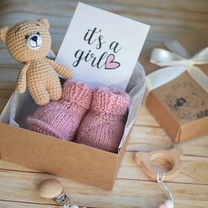 Coffret cadeau révélateur de genre avec jouet en peluche C'est une fille bébé Panier cadeau pour bébé fille Félicitations cadeau de grossesse pour nouvelle maman cadeau de Noël