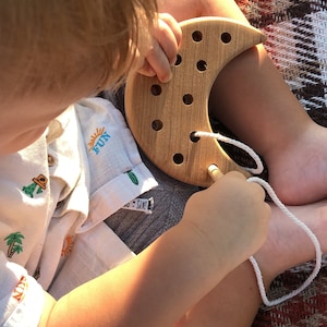 Wooden lacing toy, Montessori button Lacing Toy, Wooden Toddler Toy, Toddler Gift Idea, Montessori Travel Toy, Toddler gift