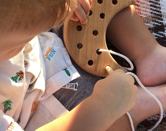Schnürspielzeug aus Holz, Montessori-Knopfschnürspielzeug, Holzspielzeug für Kleinkinder, Geschenkidee für Kleinkinder, Montessori-Reisespielzeug, Kleinkindgeschenk