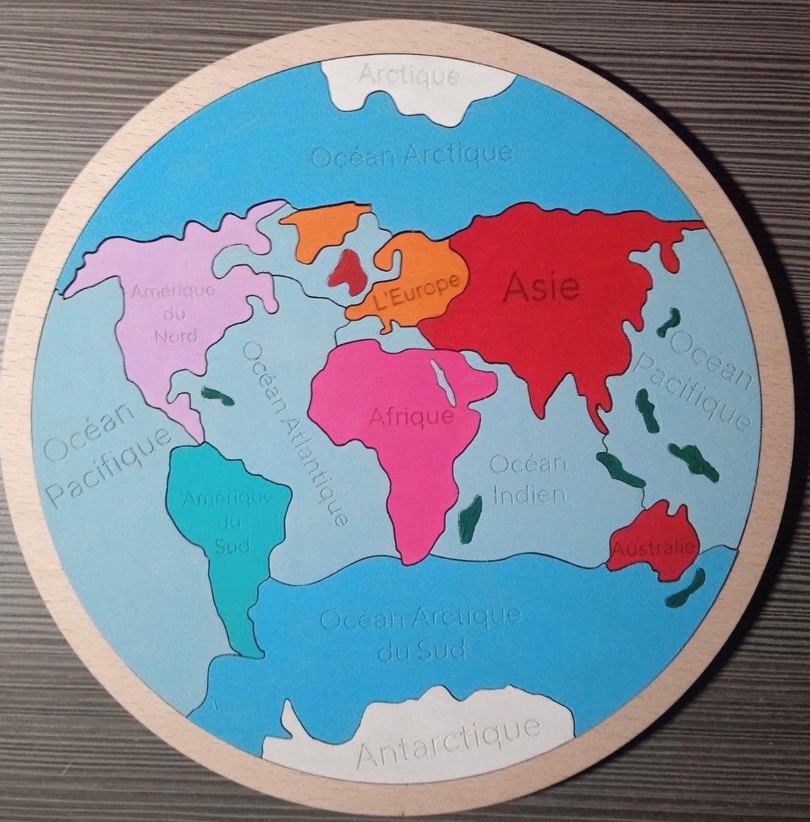 Puzzle carte du monde en bois - déco do it yourself