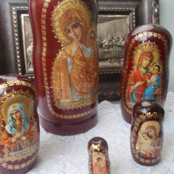 Matrioshka religieuse, poupées gigognes orthodoxes, icône de Notre-Dame de Confort, iconographie byzantine, christianisme oriental, essentiel de Pâques