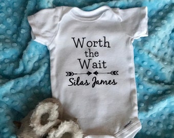 Worth the Wait Personalized Arrow Baby Bodysuit | Custom Newborn Outfit to Come Home | Baby Shower Coming Home Bodysuit Gift