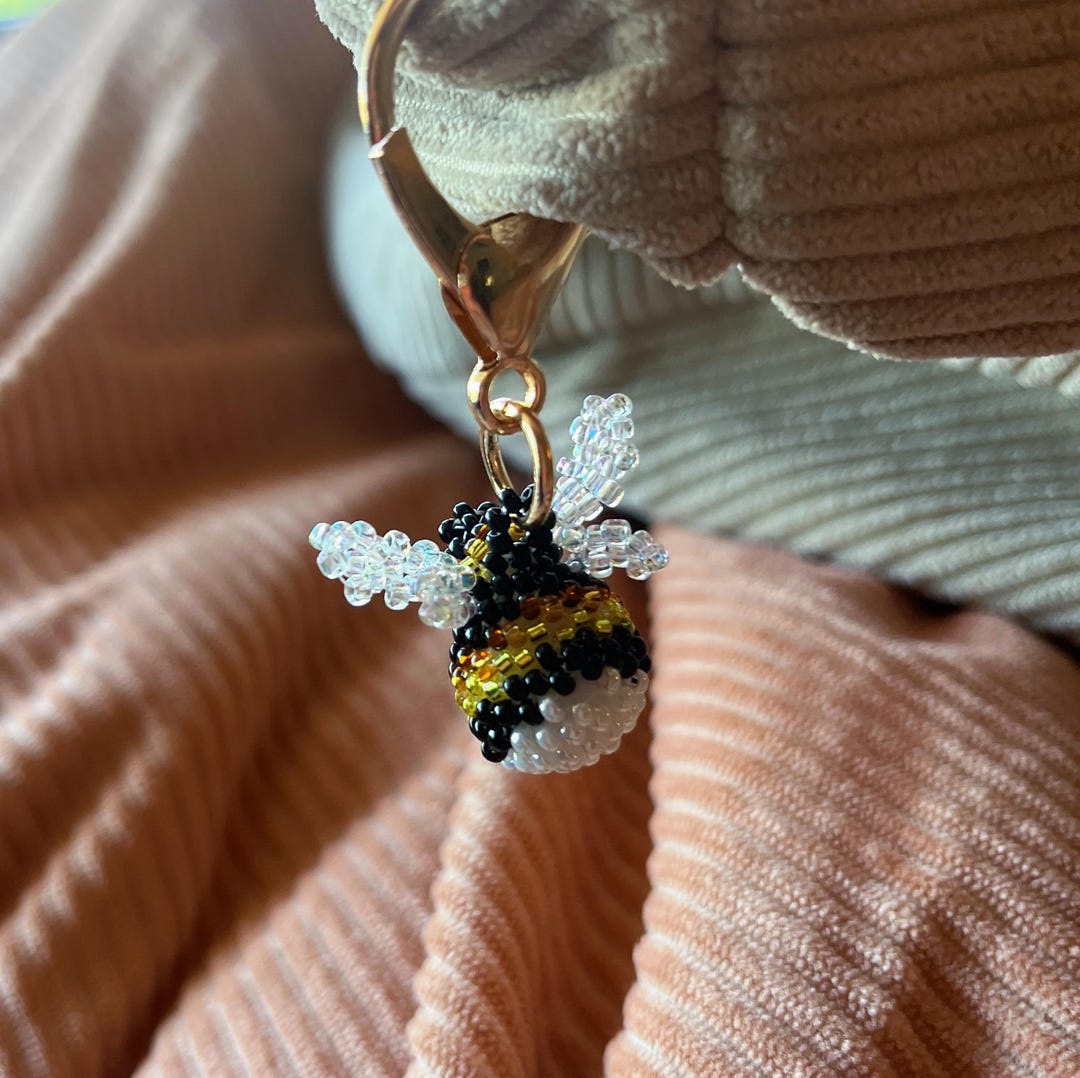 Hand Beaded Bee Keychain Charm | Seed Bead Bumble Bee Bag Accessory - Etsy