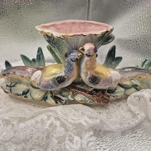 Macetero vintage de loza brillante con pareja de faisanes - Decoración kitsch única para cabaña