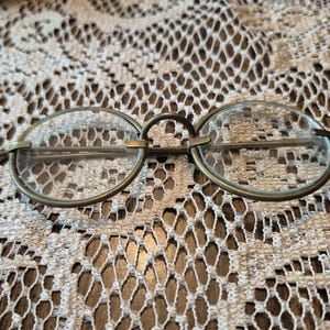 Antique Round wired eye glasses. Ben Franklin Style. Gold tone 1800&#39;s