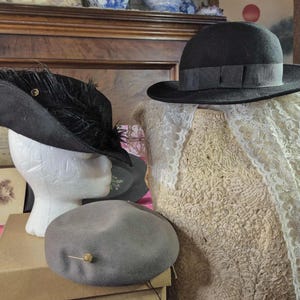 Vintage Hats - Black Doeskin Felt Wool Fedora, Black Bowler  display picture 1
