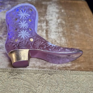 RARE Fenton Boot Limited & Special Edition Gänseblümchen und Knopfmuster, Lavendel Lila Glas 95-jähriges Jubiläum Handbemalt und signiert FENTON
