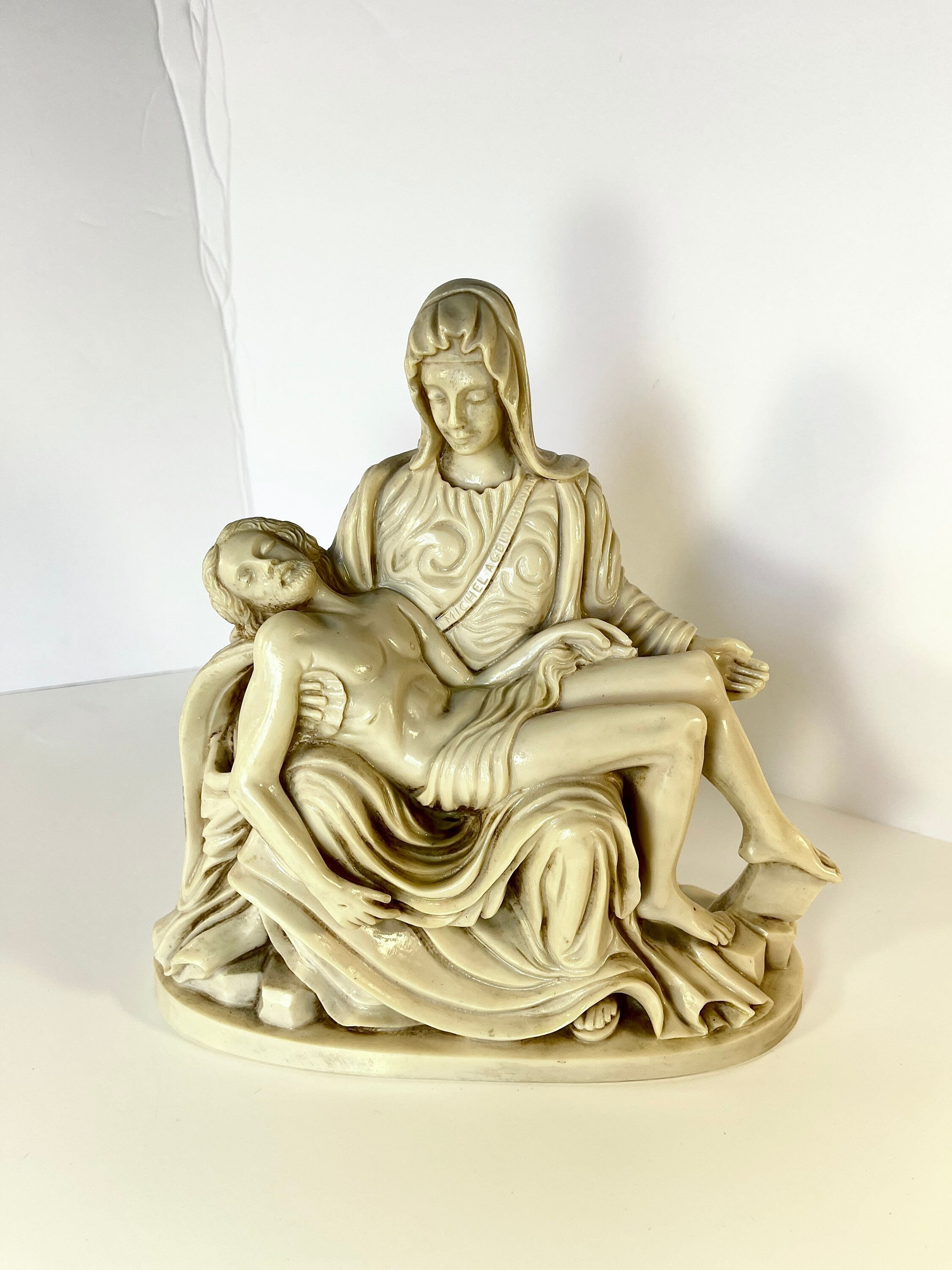 pieta maestoro 4C • Michaelangelo's PIETA Composite Heavy Beige 9