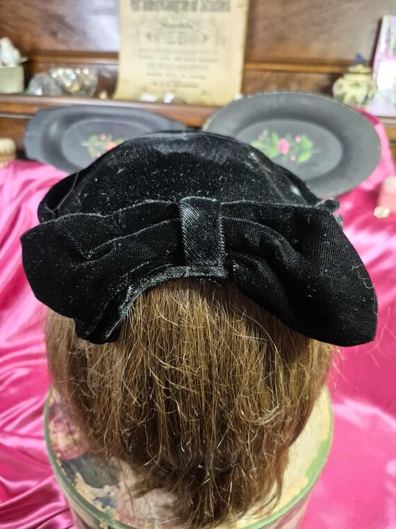 Vintage Hats - Black Velvet Calot or Juliet Hat, … - image 3