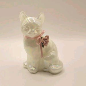 Fenton Opalescent Glass Cat &#39;Mother of Pearl&#39; White Iridescent Kitten Vintage Figurine with RARE Porcelain Rose