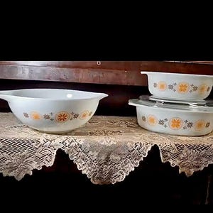 Vintage Pyrex Town and Country Oval Casserole & Cinderalla Bowl Dish Set 3pcs #43 #44 #45 with Lid ‘Atomic Stitch Starbust design’ 1960s