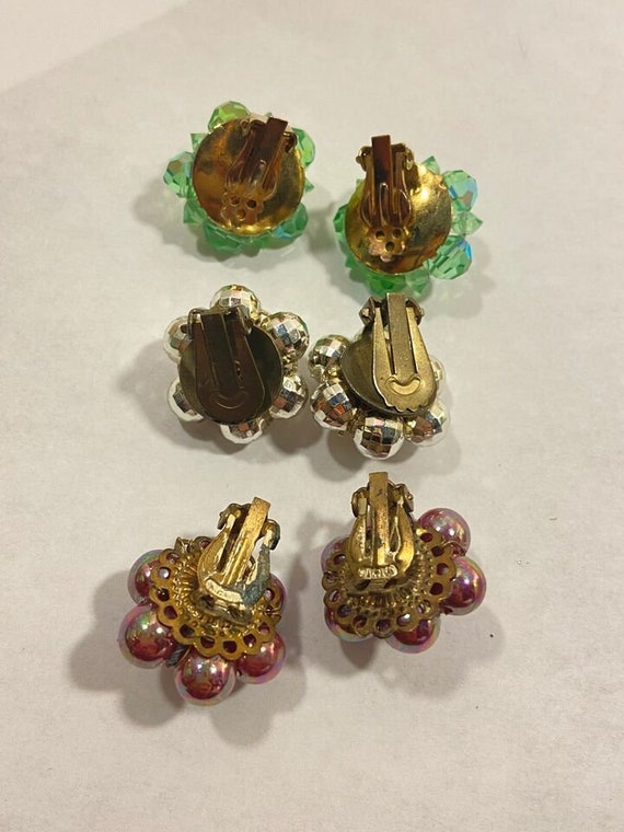 Vintage Earring Lot ! 3pcs 1940s Flower Clip ons … - image 2