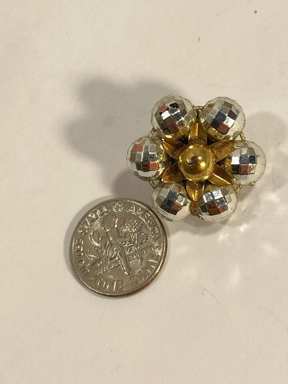 Vintage Earring Lot ! 3pcs 1940s Flower Clip ons … - image 4