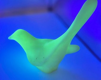 Fenton Glowing Bird of Happiness Custard Satin Uranium Glass UV Glow - Vintage 1970s