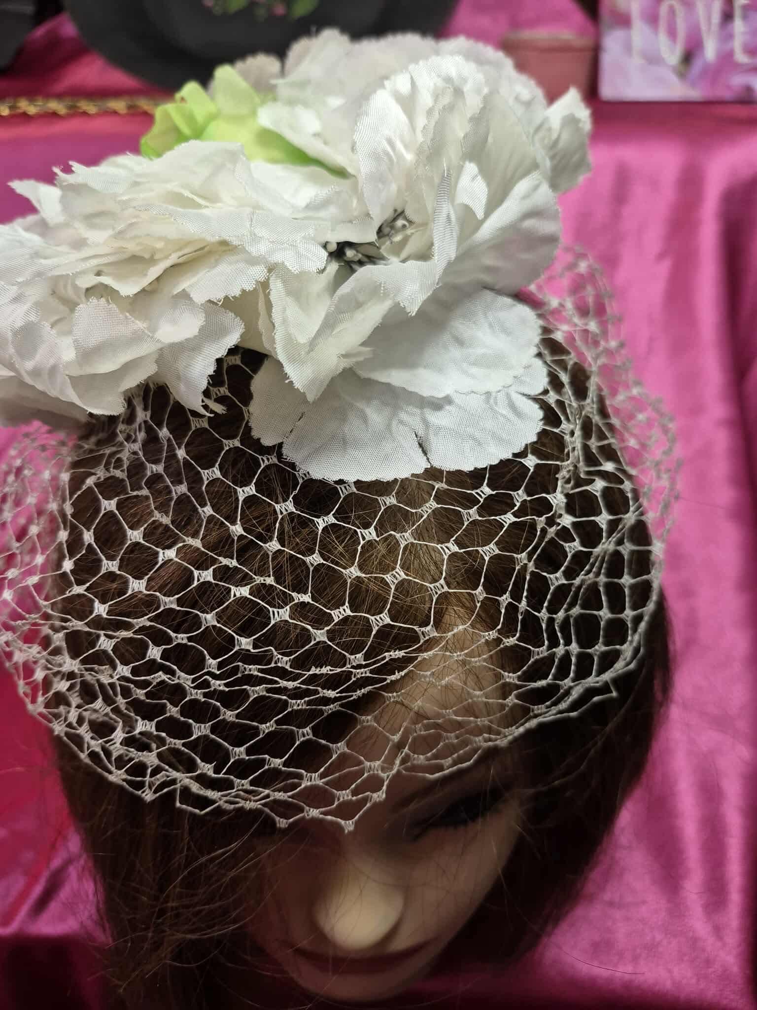 4657 Vintage Bridal Fascinator Hat With Floral Detail, White Mesh Veil Vintage Fascinator Veil - Etsy main image 2