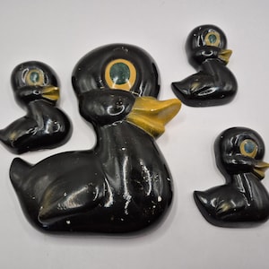 Cute Duck family Vintage chalkware Mama duck and 3 small ducklings! Wall decoration