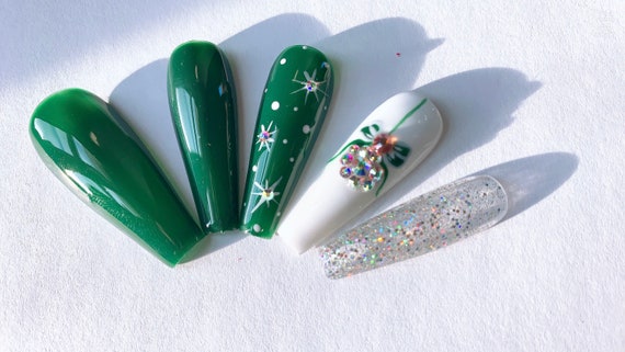 50+ Festive Holiday Nail Designs & Ideas : Acrylic Neutral Christmas Nails