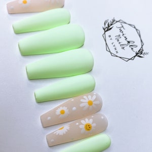 Light Green Nails Daisy flowers Fake Nails Glue On Nails Press On Nails image 3