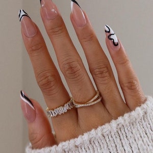 Black and White Swirl Design | Fake Nails | Press On Nails | Glue On Nails