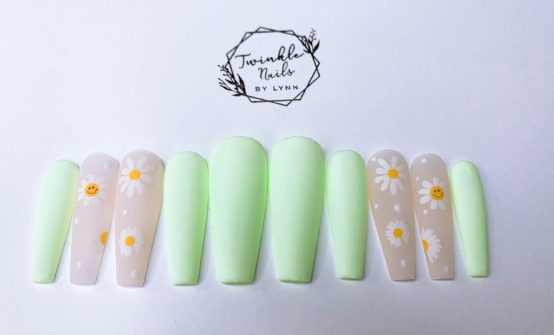 Light Green Nails Daisy flowers Fake Nails Glue On Nails Press On Nails image 2