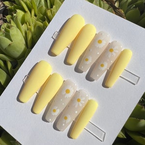 Pastel Yellow and Daisy Design | Press On Nails | Fake Nails | Glue On Nails