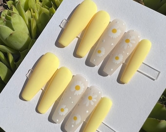 Pastel Yellow and Daisy Design | Press On Nails | Fake Nails | Glue On Nails