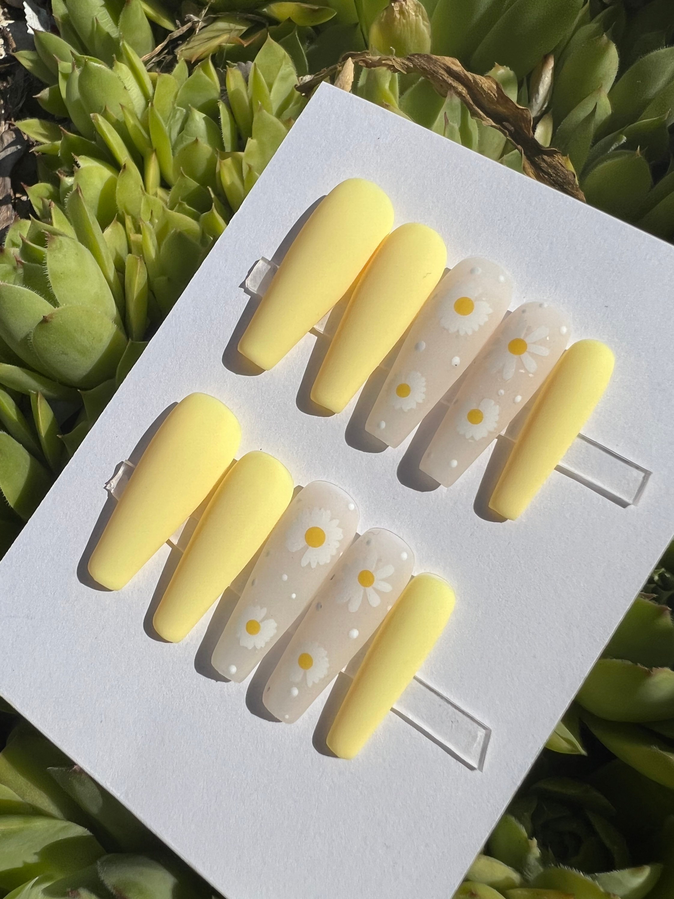 Pastel Yellow and Daisy Design | Press On Nails | Fake Nails | Glue On Nails