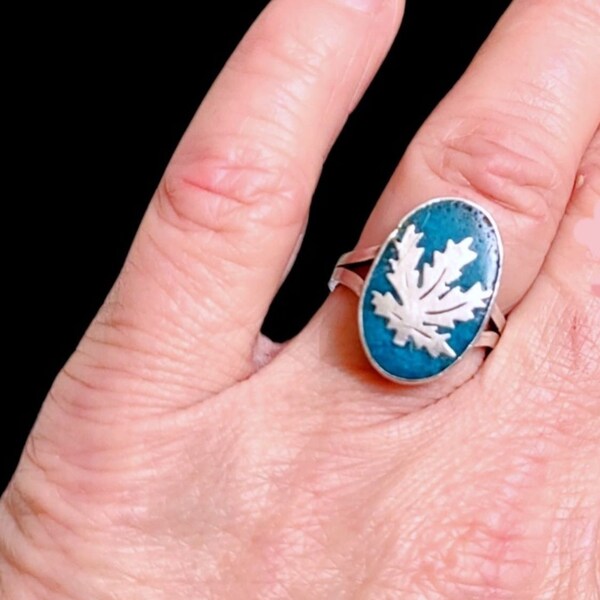 Turquoise Marijuana Leaf Inlay 420 Fashion Silver Tone Large Oval Non Magnetic Metal Ring Size 7.25