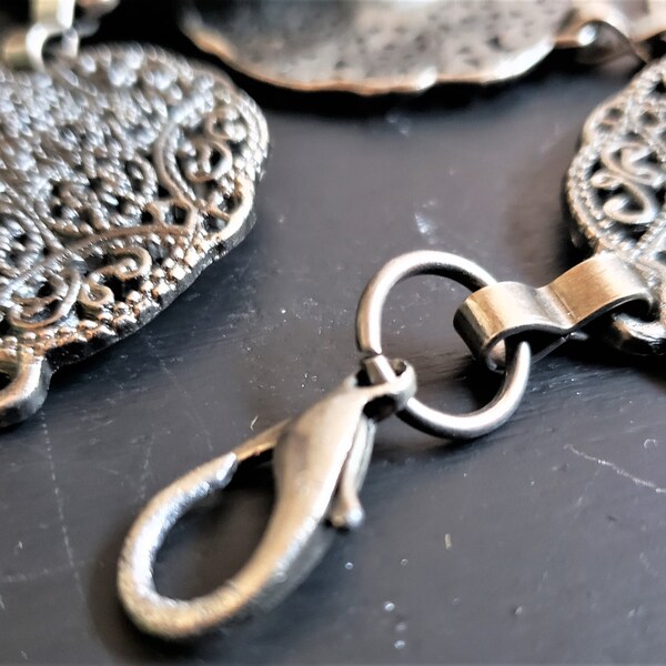 Retro 21 link silver metal concho / hip / chain style belt