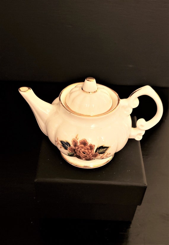 Miniature Dollhouse Bone China Imari Teapot w/ Lid 