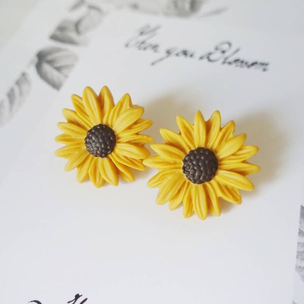 Grandes boucles d'oreilles tournesols en pâte polymère et acier inoxydable - Clous d'oreilles printaniers