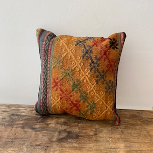 Ethnic print kilim pillow. Decorative pillows