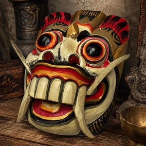 Vintage handskuren och målad balinesisk barongmask – Garuda Bali – Indonesisk väggdekoration