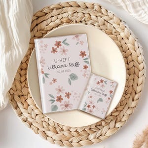 U-Heft & Impfpass " Blumenzauber " 3-teilige Hülle mit extra Fach für Impfpass und Krankenkassenkarte.