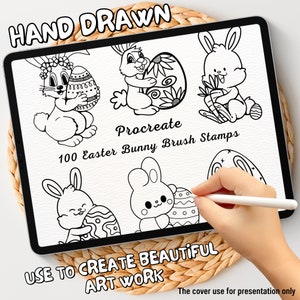 Könnte beinhalten: Ein digitaler Tablet-Bildschirm zeigt Schwarzweißillustrationen von Osterhasen, die Eier halten. Der Text "Procreate 100 Easter Bunny Brush Stamps" wird auf dem Bildschirm angezeigt. Der Text "HAND DRAWN" wird oben auf dem Bildschirm angezeigt. Der Text "USE TO CREATE BEAUTIFUL ART WORK" wird unten auf dem Bildschirm angezeigt.